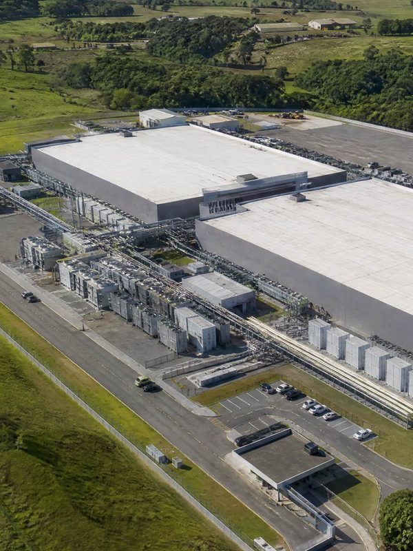 Vista aérea de um complexo de data centers