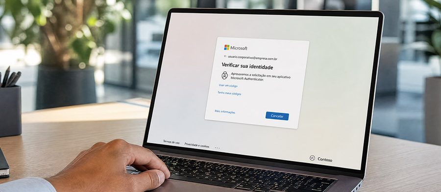 Notebook exibindo a tela de verificação de identidade da conta Microsoft